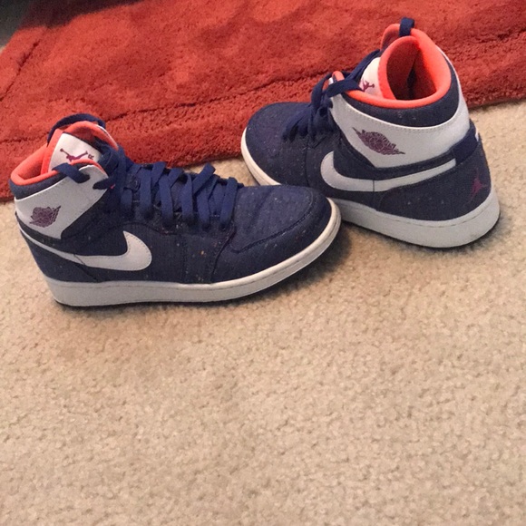 Jordan’s U.S. size 6.5 Y barely worn - Picture 2 of 2